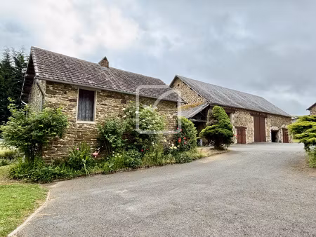 bel ensemble immobilier situé à 2 minutes de pompadour  avec
