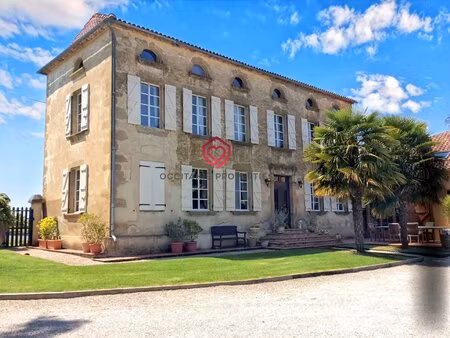 manoir de luxe avec vue sur la montagne et le paysage panoramique  piscine  et potentiel c