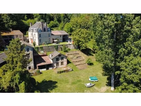 magnifique ensemble immobilier au bord de la rivière avec revenu potentiel