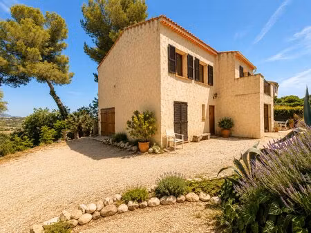 maison 130m2 divisé en deux appartements sur un terrain de 3000m2 à rénover.