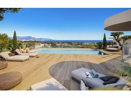un appartement plein sud avec jardin suspendu sur les hauteurs d’antibes