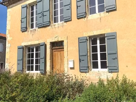 maison en pierre confortable avec cave et jardin