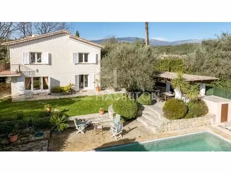 maison de charme avec piscine à proximité de valbonne