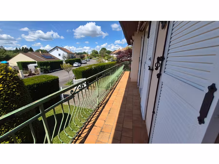 maison familiale 4 chambres avec véranda secteur calme à f
