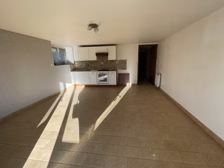 location appartement 3 pièces 58m² rieupeyroux 12240
