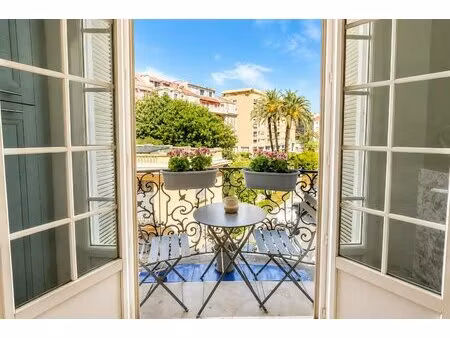 carré d'or  superbe appartement bourgeois de 4 pièces