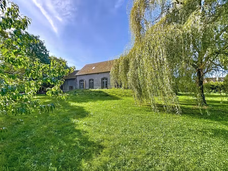 28240 - saint-eliph - 4 pieces - 136m² - beaux volumes - fort potentiel - jardin paysager 