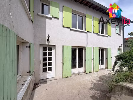 a vendre - secteur panissieres - maison de village avec cours et garage