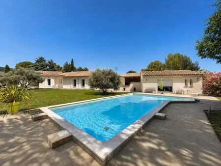 propriété avec dépendance locative  piscine et parc