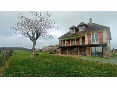 vente maison 8 pièces 238 m² à jumilhac-le-grand (24630)  169 600 €