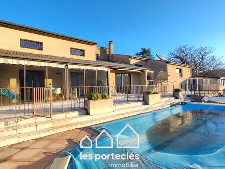 villa avec piscine de 138m2 habitables environ sur 1512m2 de terrain