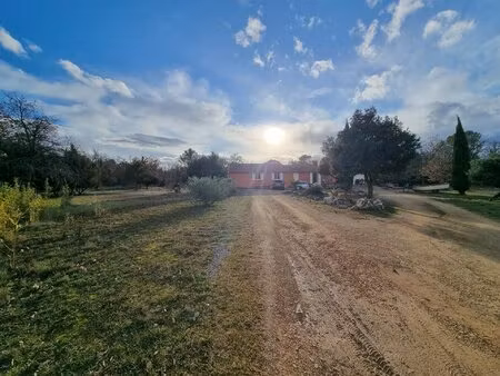 en exclusivité à régusse  villa de 130m2 sur 5136m2 de terrain