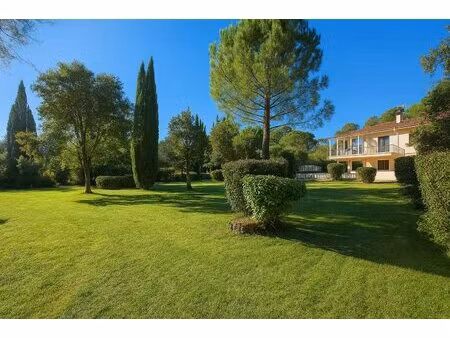 villa brignoles - 204 m2 habitables - 5000 m2 terrain - piscine - garage