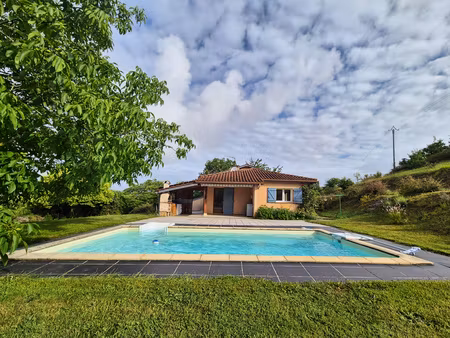 maison t5 de 111m2 avec garage en sous-sol de 40m2  jardin et piscine