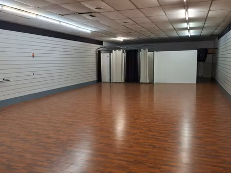 à louer fonds de commerce 200 m² – 1 525 € |armentières