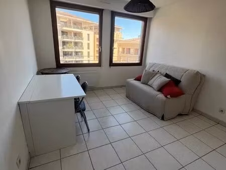 location studio meublé