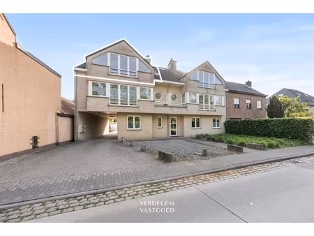 dakappartement met 2 slaapkamers  garage en autostaanplaats