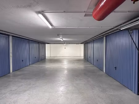 ruime en zeer gemakkelijk toegankelijke garagebox gelegen in parkingcomplex yzerpark