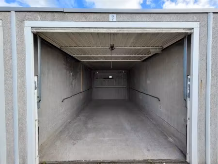 gesloten garagebox in lombardsijde