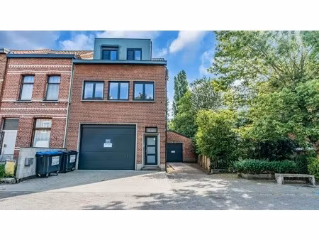 unieke combinatie van wonen  ondernemen en investeren.
