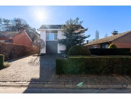 ob op groot perceel (3125m²!) nabij dorpskern
