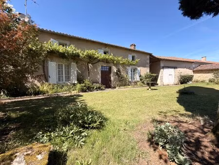 charmante maison de caractère avec grange et magnifique jardin – proche de nanteuil-en-val