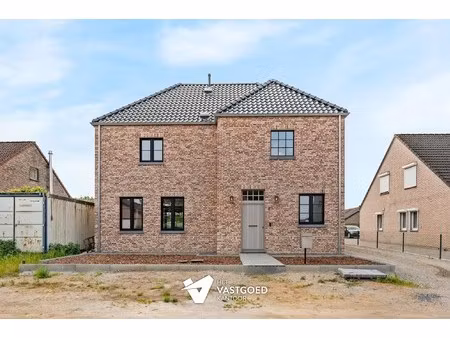 zeer ruime recente woning (266m²) met leuke tuin te wijchmaal