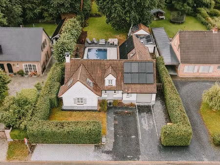 prachtig gerenoveerde landelijke woning met zwembad