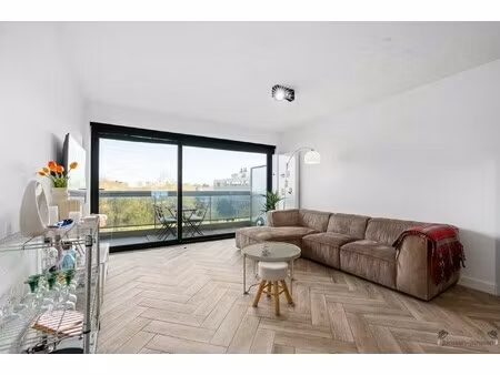 gerenoveerd appartement met ruim terras