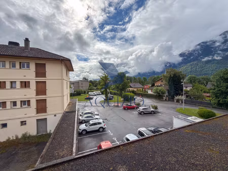 t3 de 80 m2 avec beaux volumes et fort potentiel sur bonnevi