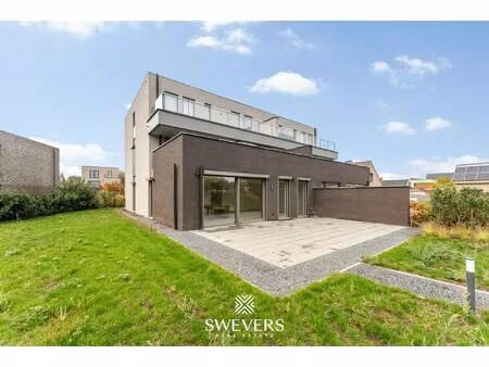 gelijkvloers en stijlvol wonen (208 m²) mét private tuin en private kelder vlakbij zolder-