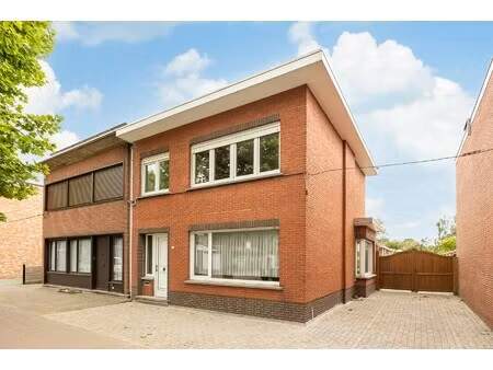 handelspand met woonst en magazijn op commerciële toplocatie