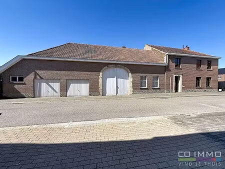 te renoveren vierkantshoeve met tuin  opp 28a 53ca