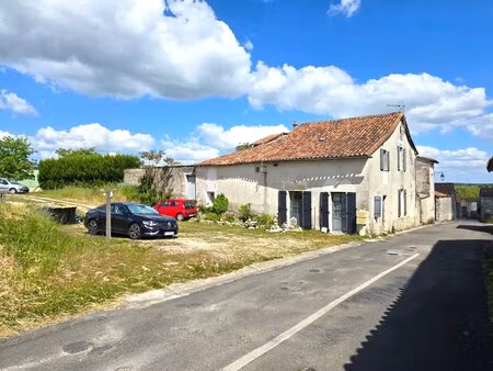 immeuble de deux logements à louer à verteuil-sur-charente