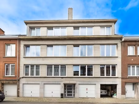 appartement met 3 slaapkamers + tuin + garagebox