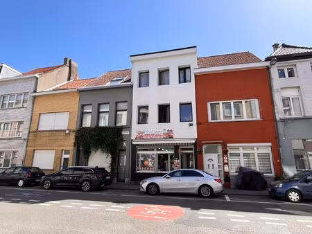 volledig verhuurd opbrengsteigendom met handelspand en 2 wooneenheden