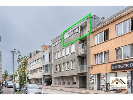 ruim dakappartement met prachtig zicht over zele centrum