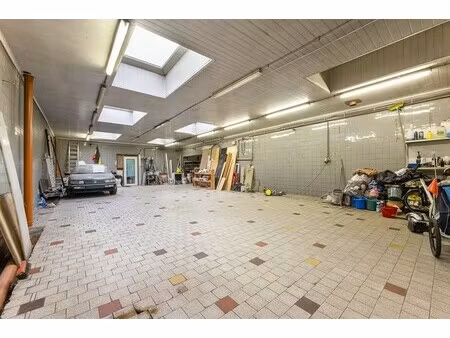 magazijn met woning