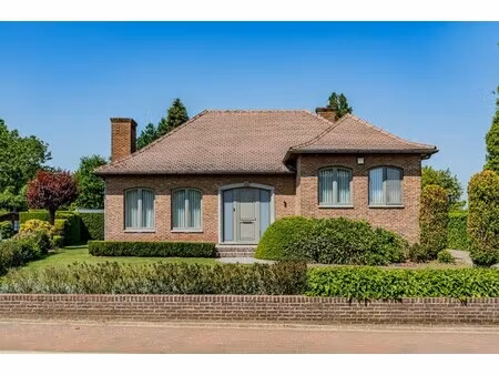 charmante en bijzonder ruime woning met prachtige tuin en 3 slaapkamers