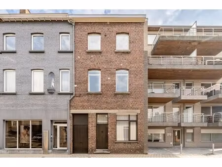 zeer ruime  te renoveren woning in centrum ingelmunster.