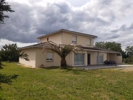 grande maison familiale de 280m² sur terrain de 4 000m² avec potentiel de construction