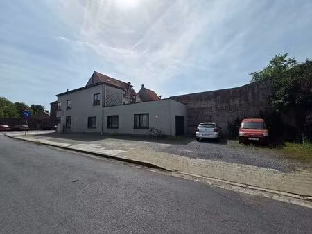 handelsgelijkvloers met woonst en garage