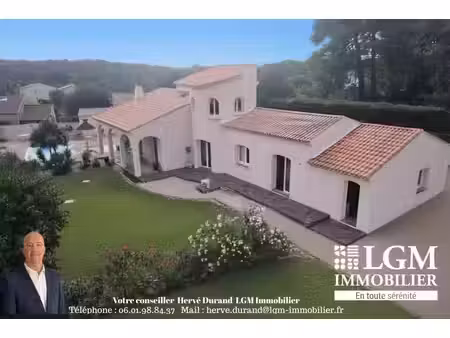 villa d'exception sans vis-à-vis sur 1800 m2 de terrain arboré