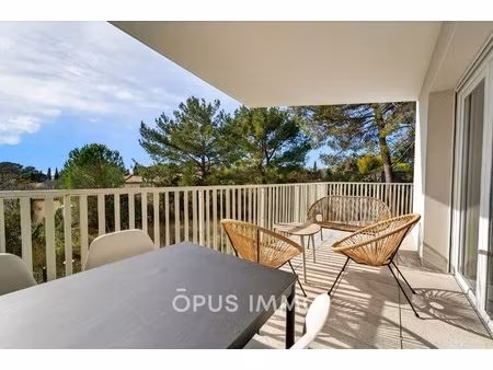 t3 récent avec terrasse plein sud vue pinède