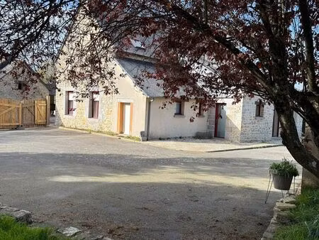 grande maison avec dépendances