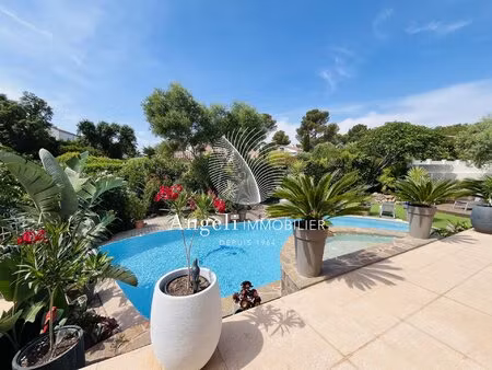 saint-aygulf : villa de plain pied a 300m du centre ville