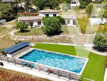 villa 6 pièces 230 m²