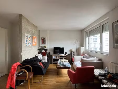 dernier étage sans voisins