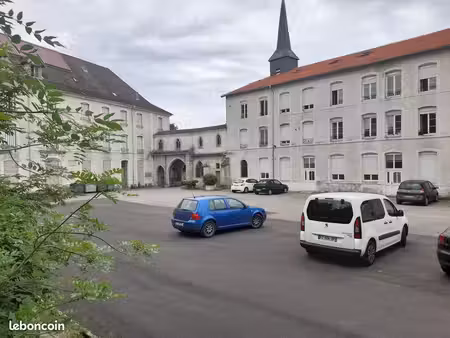centre neufchateau f5 rdc avec parkings sécurisés