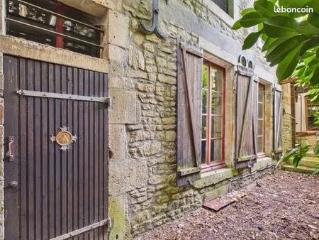 maison en pierre à rénover en centre-ville